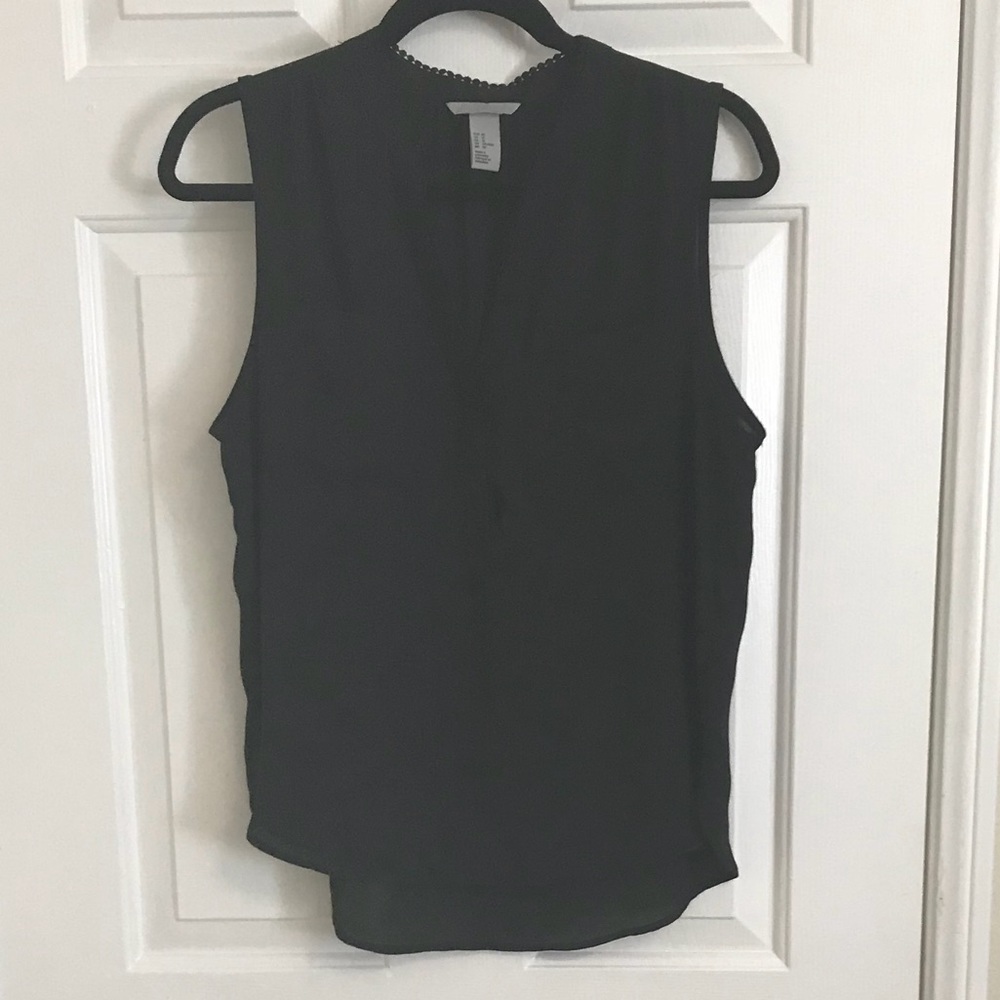 HM black Top with crochet V neck